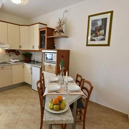Apartment Noemi2 By Interhome Poreč