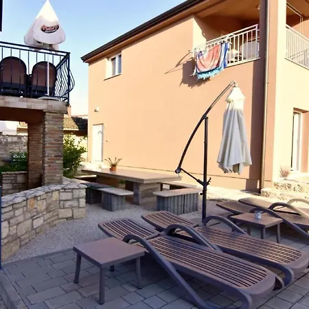 Apartment Noemi2 By Interhome Poreč
