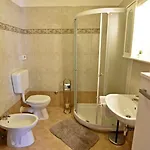 Noemi2 By Interhome * Πόρετς