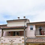 Noemi2 By Interhome Διαμέρισμα Πόρετς