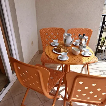 Noemi2 By Interhome Apartman